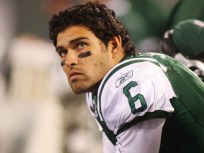 Mark Sanchez Takes Hot Dog Break During NFL Game