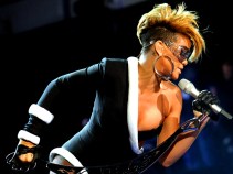 Celebrity Fashion Faux Pas: Rihanna's Sing and a Miss