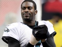 Birds Opt to Keep Vick -- for Now