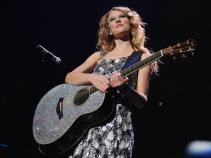 Taylor Swift Sweeps Into Philly