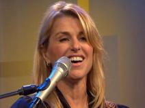 Lauren Hart Performs