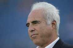 Judge Tells Eagles, Lurie to Fork It Over 