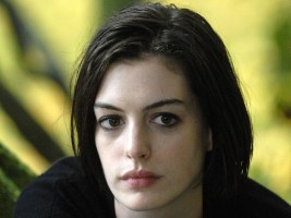 A Bleary-Eyed Anne Hathaway to Announce Oscar Noms