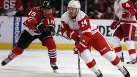 Blackhawks Stay Alive with Win over Red Wings, 4-1