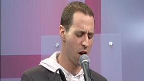 Avi Wisnia Performs
