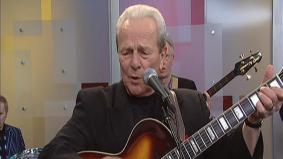Charlie Gracie Performs