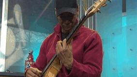 Kevin Eubanks Performs