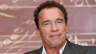 Arnold Schwarzenegger & Johnny Knoxville Take Their "Last Stand"