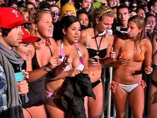 Fans Rap in Bathing Suits for World Series Tix