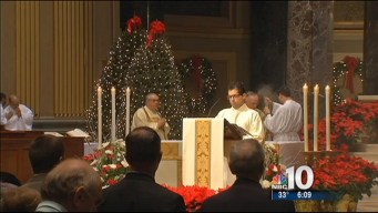 Hundreds Flock to Christmas Mass