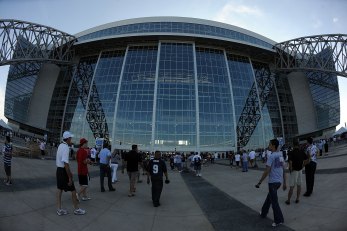 Giants Game Aims For Giant Crowd