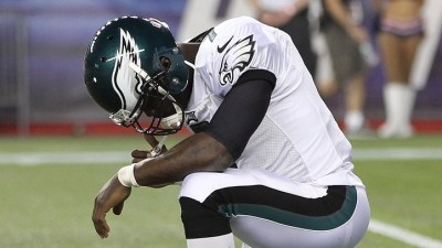 Vick Hurt, Foles Shines in Win Over Pats 