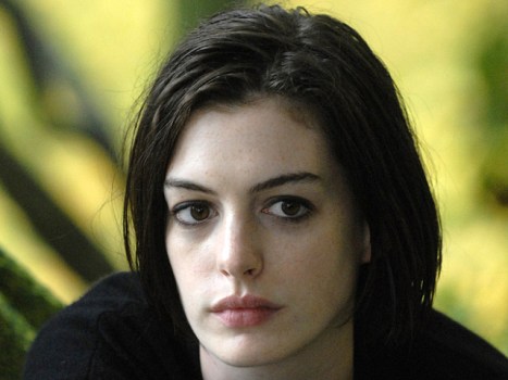 A Bleary-Eyed Anne Hathaway to Announce Oscar Noms