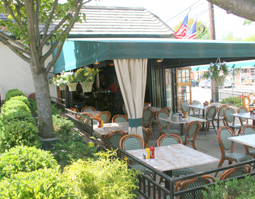 Dining Al Fresco in the 'Burbs