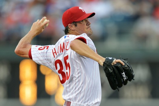 Hamels Shuts Out Braves