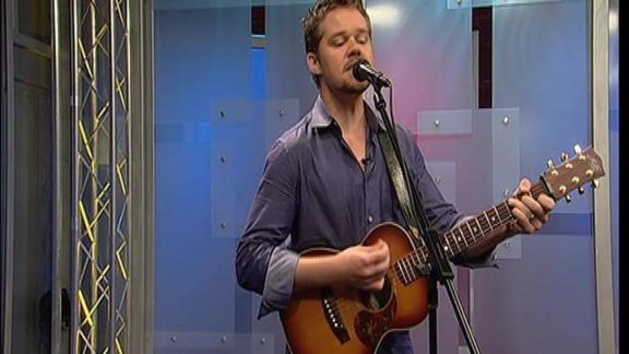Gabe Dixon Performs