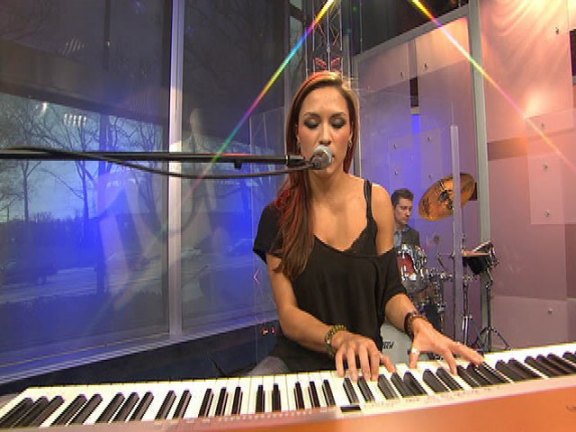 Michele Karmin Performs