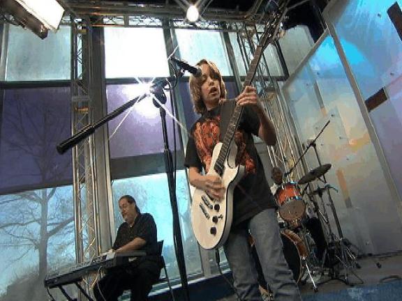 Jesse Loewy Performs