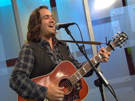 Eren Cannata Performs