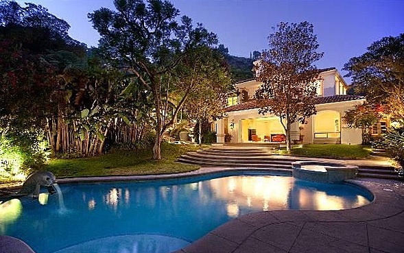 Sharon Stone Finally Unloads Ritzy Estate
