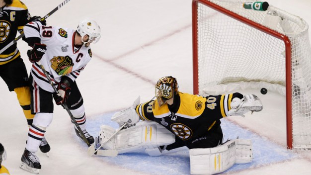 Blackhawks Beat Bruins 6-5 in OT, Even Series 2-2