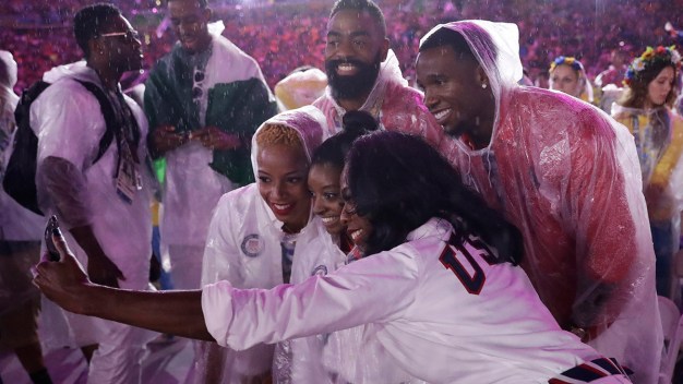 Simone Selfies Dominate Rio Closing Ceremony