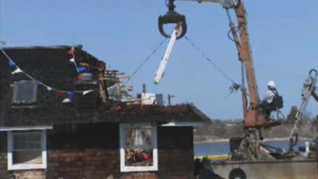 House Sitting in Bay Removed Six Months After Sandy