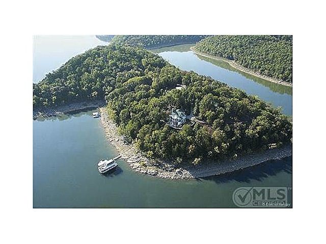 Own Singer Alan Jackson's Lakefront Estate