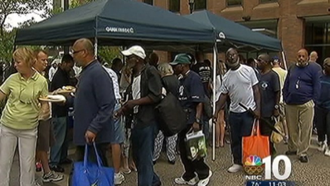 Members of a local religious group served warm meals to dozens of the city's homeless on Ben Franklin Parkway after a judge lifted a temporary feeding ban. NBC 10's Christine Maddela reports.