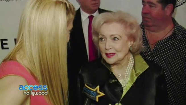 Before heading in to her roast in New York City, Betty White gets some action on the red carpet from 