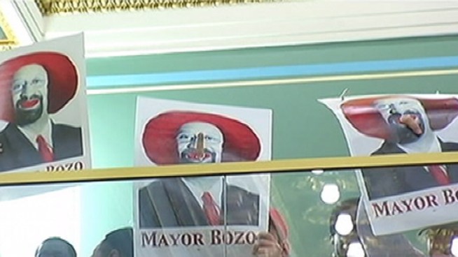 Philadelphia Mayor Michael Nutter was greeted with thousands of noisy union protesters when he attempted to give his budget address at City Hall on Thursday. NBC10's Daralene Jones reports.