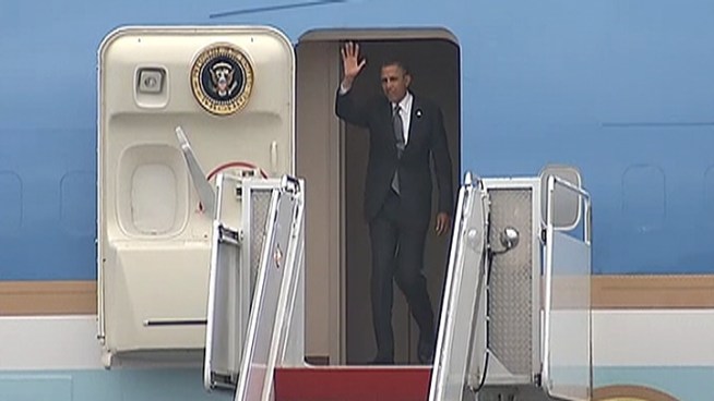 Pres. Barack Obama arrives at Philadelphia International Airport on Tuesday to attend fundraising events at the Franklin Institute, capping a day of campaign events to raise money for his presidential reelection campaign and for other Democratic candidates across the U.S.