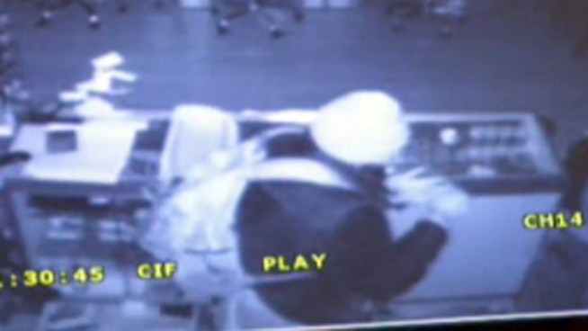 A group of burglars broke into a Frankford nail salon on Christmas morning. Police say the burglars smashed through drywall to make their way into the salon. NBC10's Marisa Brahney reports.