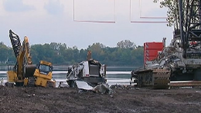 Police say vandals trashed a construction site where crews are working on sewer lines and storm drains for I-95. Not only did the vandals damage the equipment, but they also drove some of it into the Delaware River. NBC10's Deanna Durante reports.