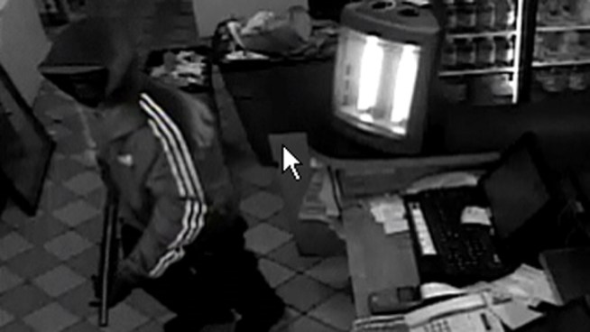 Philadelphia police are looking for a shotgun-toting robber who held up a local pizza parlor and terrorized workers for nearly a half hour.