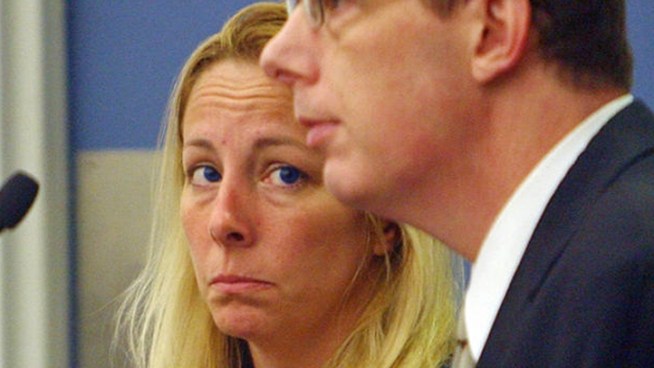 On the day Bonnie Sweeten was sentenced to 8 years for stealing money from her loved ones and friends, she apologizes.