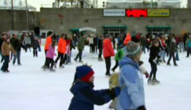At 6 p.m. the early bird edition fireworks display will blast off at Penn's Landing. NBC10's Marisa Brahney spent the day at the River Rink where families are counting down to firework time.