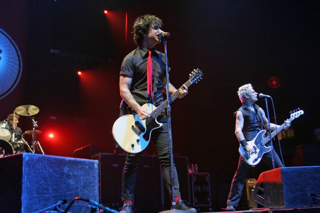 Fan Floors Green Day With Guitar Skills