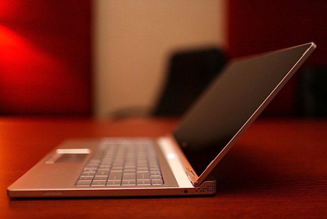 Dell Reminds World It Exists Amid Apple Deluge