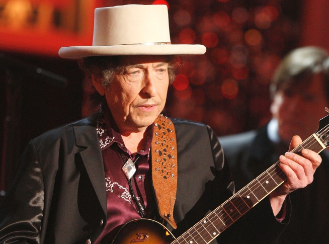 Bob Who? Dylan Gets Treated Like a Commoner