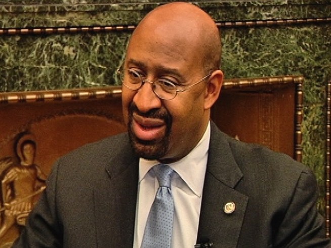 Philadelphia Mayor Michael Nutters wants to do whatever it takes to get the Dad Vail back on the Schuylkill River.
