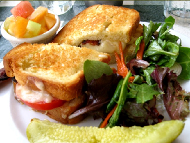 Valley Green Inn: Cuisine By the Creek