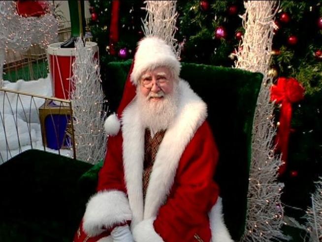 Even more than one month before Christmas and with Thanksgiving still to come Santa is already in service at <a title=