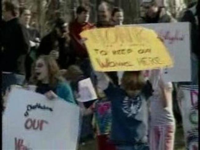 Wallingford community protests Wawa closure