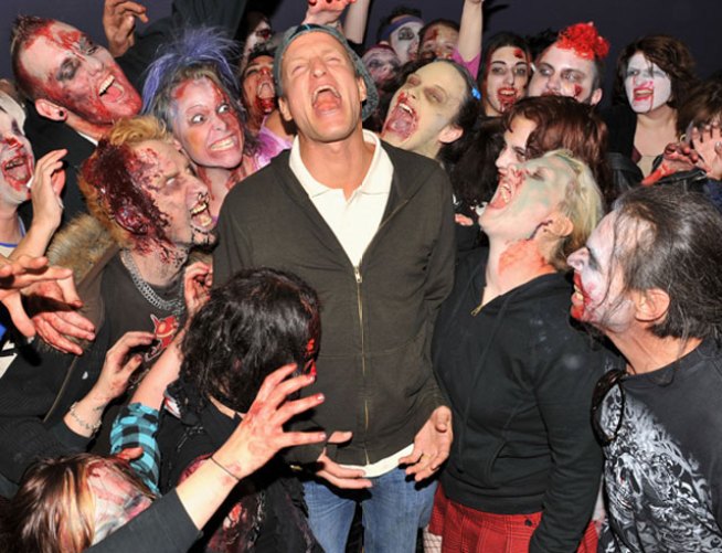 2/8: Happy Hour, a Horror Flick and Hundreds of Songs