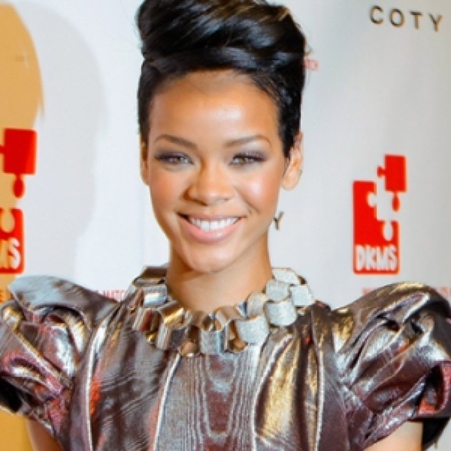 Authorities Investigating Whether Rihanna Tattooed Without A License