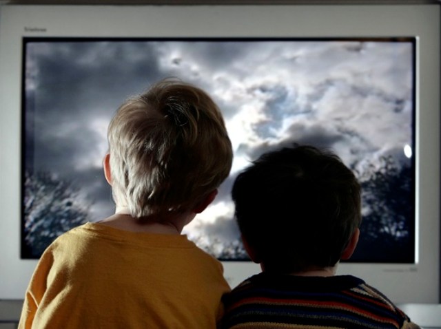 082609 kids watching tv p1