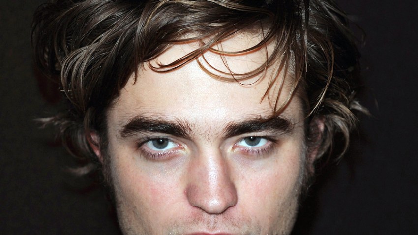 122308 Robert Pattinson Locks