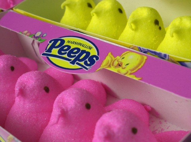 1938131WTC002_Peep