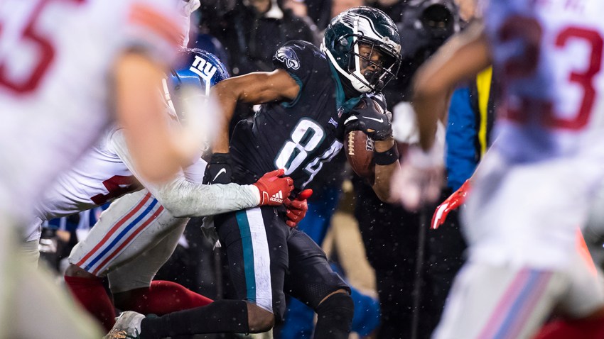 The Eagles' Greg Ward runs with the ball during the fourth quarter.